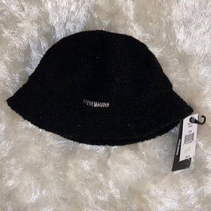 Black faux fur bucket hat